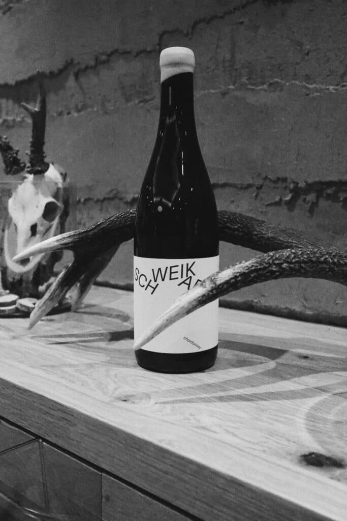 Weinflasche vom Weingut Schweikart im Restaurant und Landhotel Winter