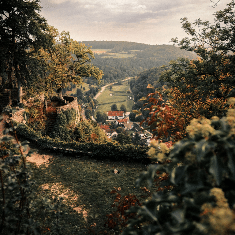 Blick ins Lautertal von der Ruine Hohengundelfingen.