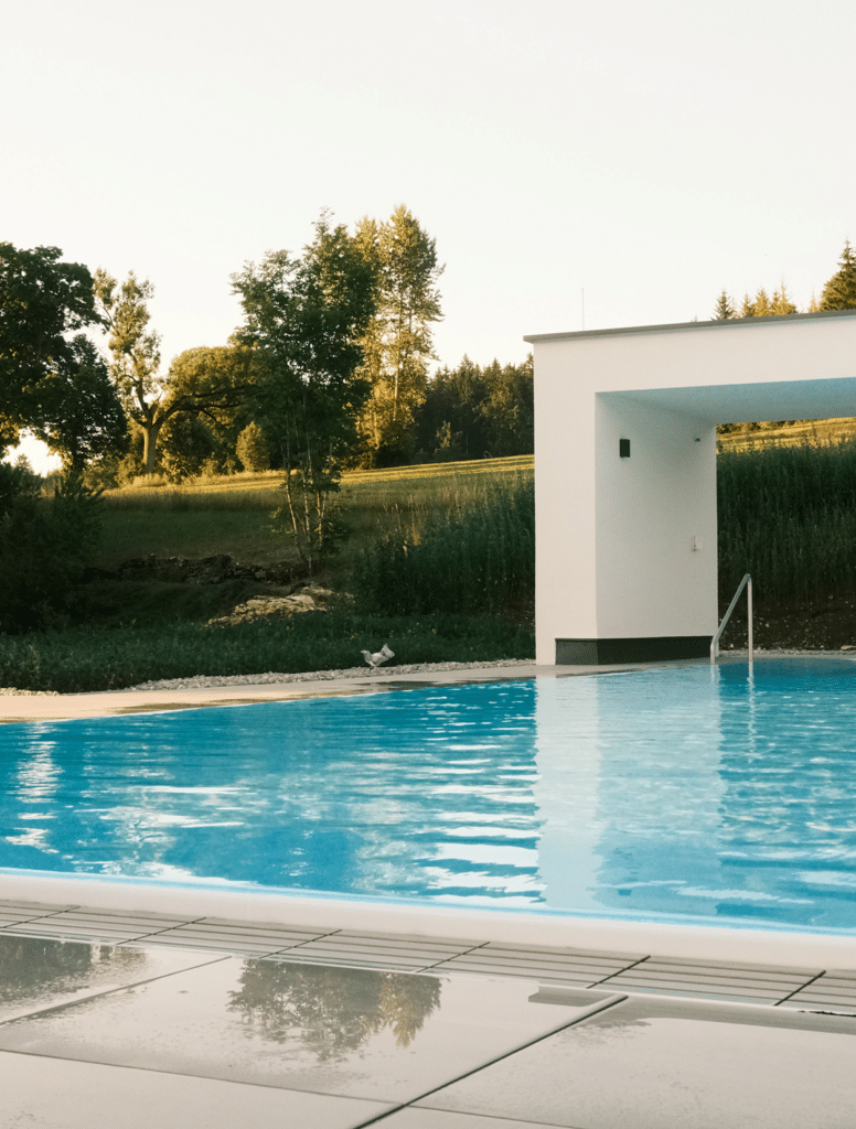 Wellnesshotel und Pool auf der Schwäbischen Alb.